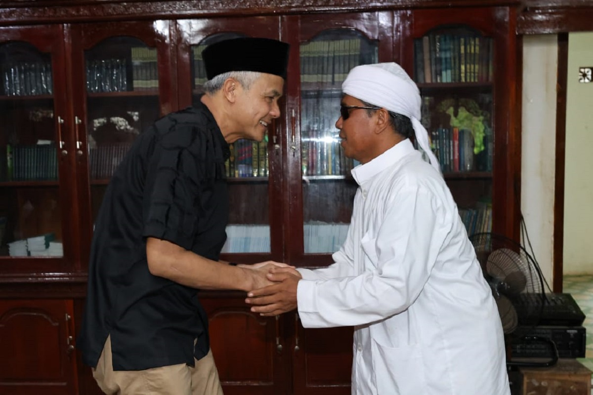Ganjar Pranowo saat bersilaturahmi di Pondok Pesantren Hidayatul Fadhola' Walisongo