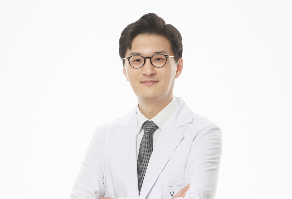 Dr. WonSeok Choi, seorang pakar kedokteran esetika dari Korea Selatan. 