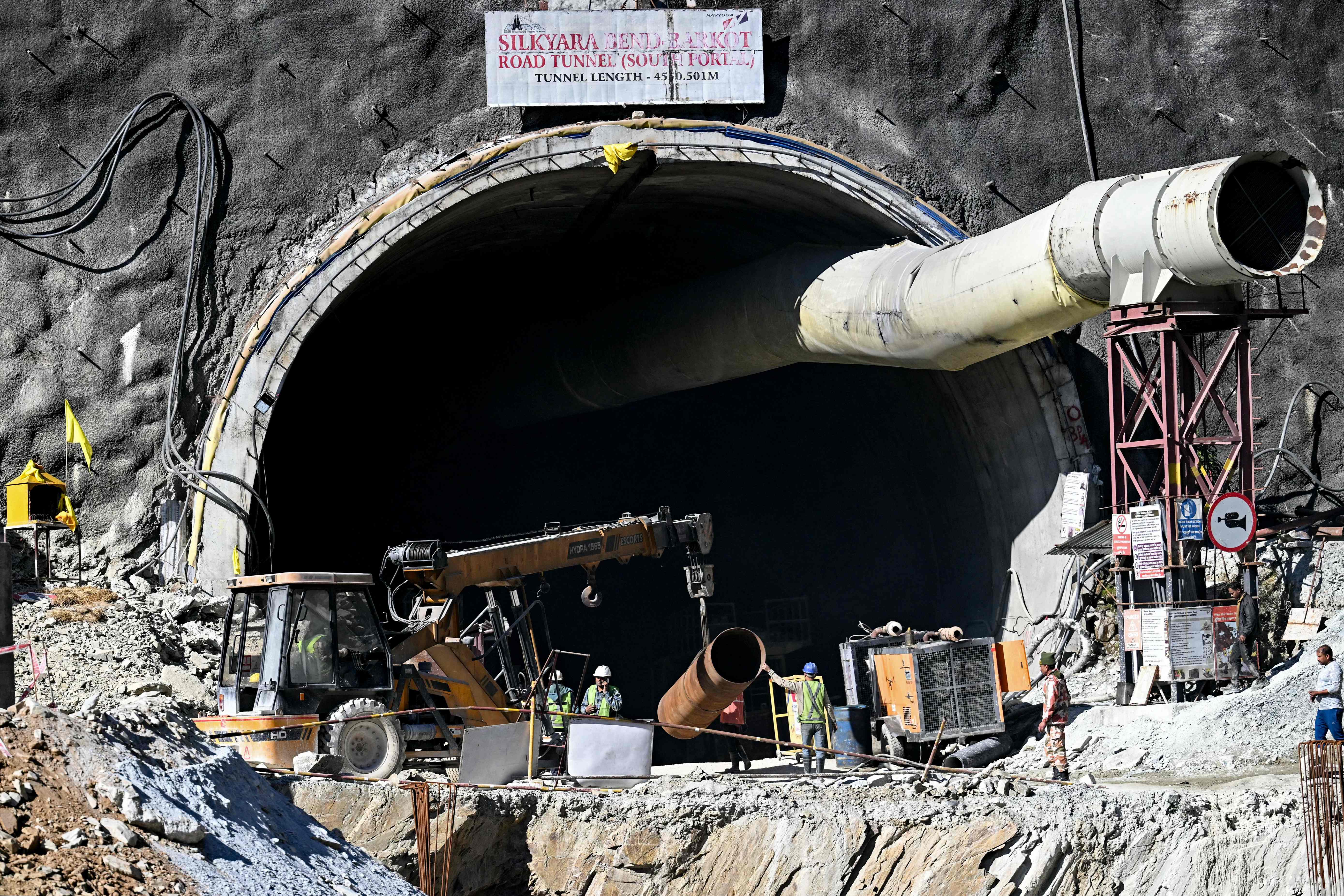 Terowongan tersebut terletak di distrik Uttarkashi.
