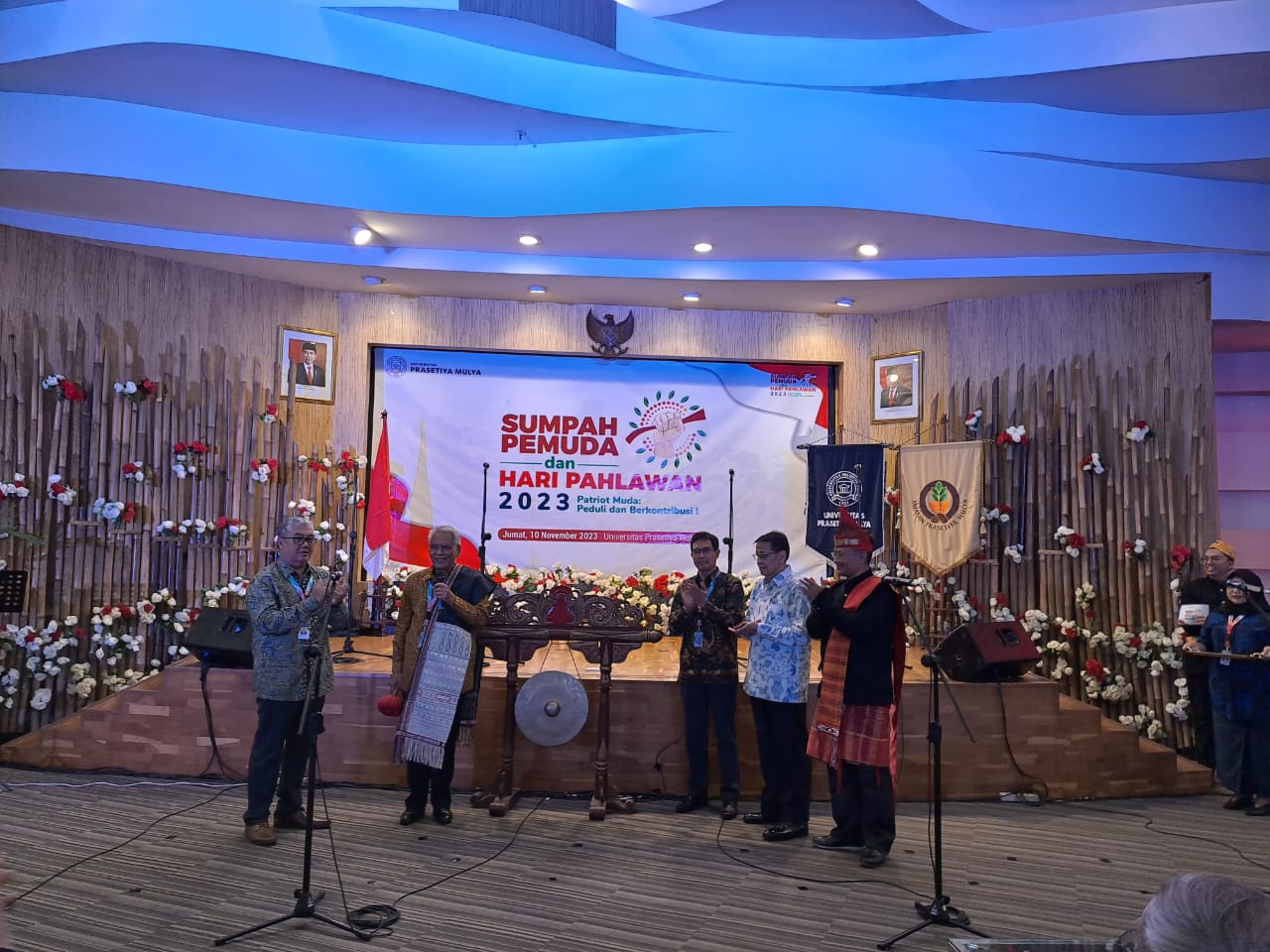 Peringatan Hari Sumpah Pemuda dan Hari Pahlawan oleh Universitas Prasetya Mulia. 