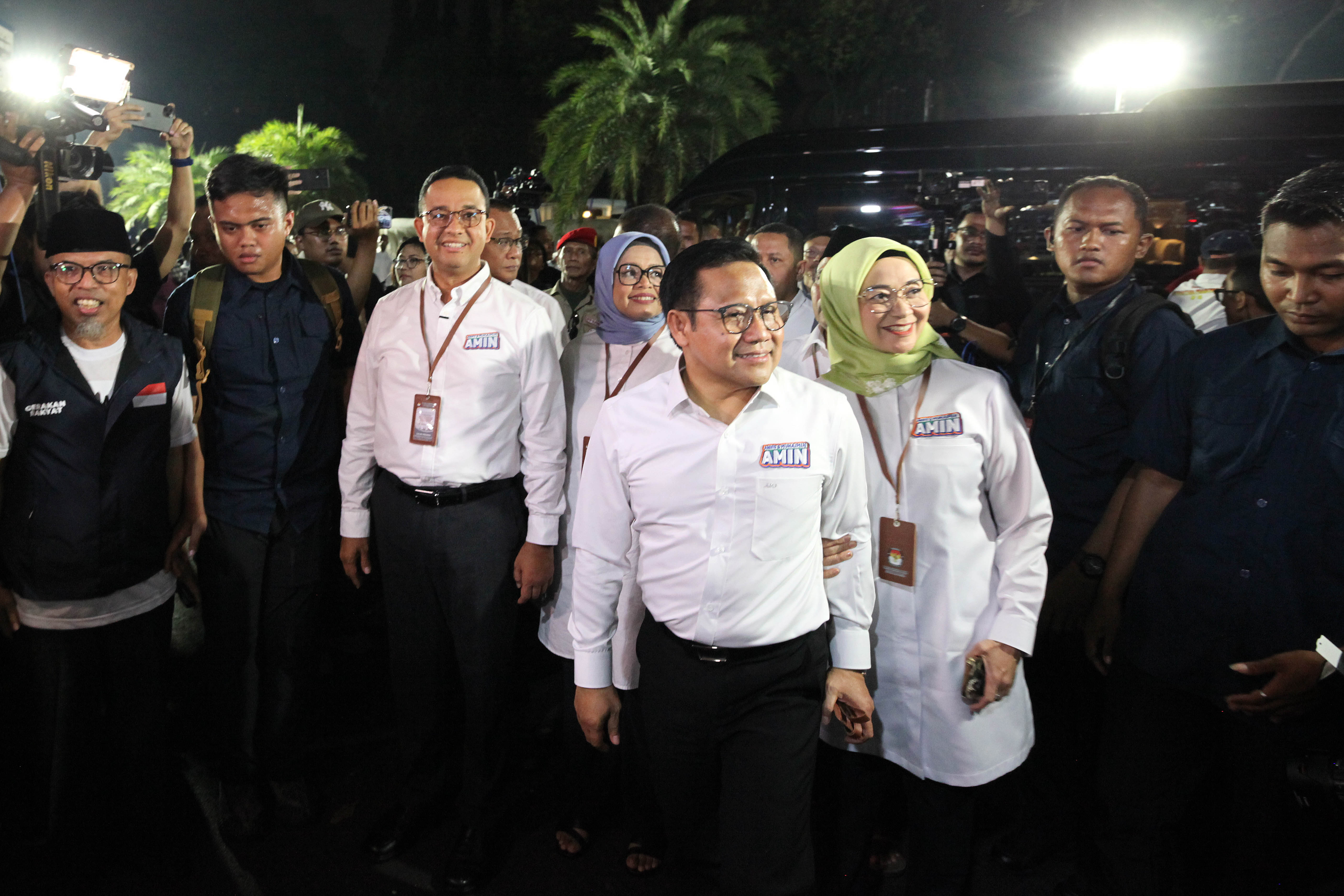  Calon Presiden dan Calon Wakil Presiden Anies Baswedan (kiri) dan Muhaimin Iskandar didampingi para istri tiba di KPU
