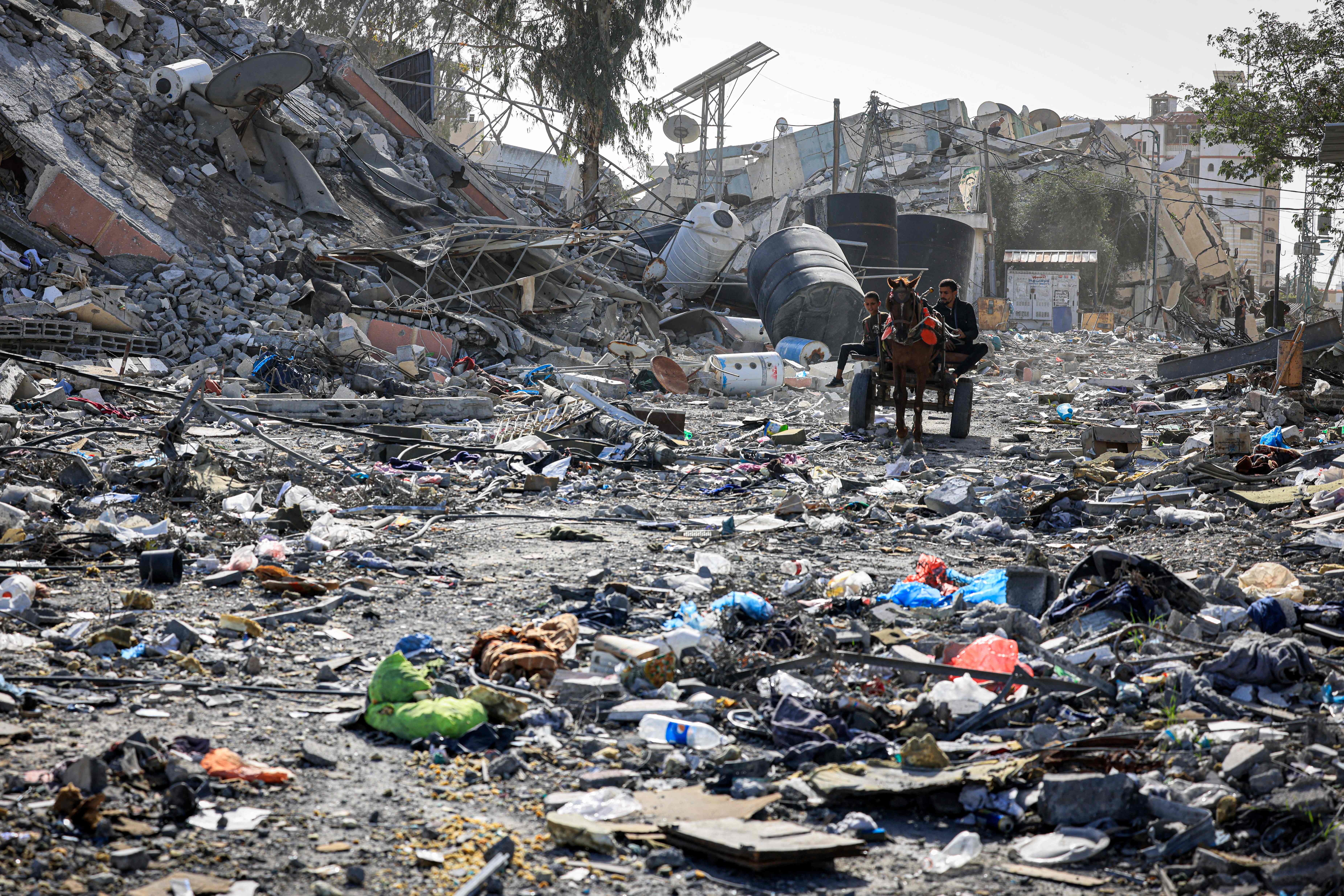 Kota Gaza hancur terkena serangan Israel