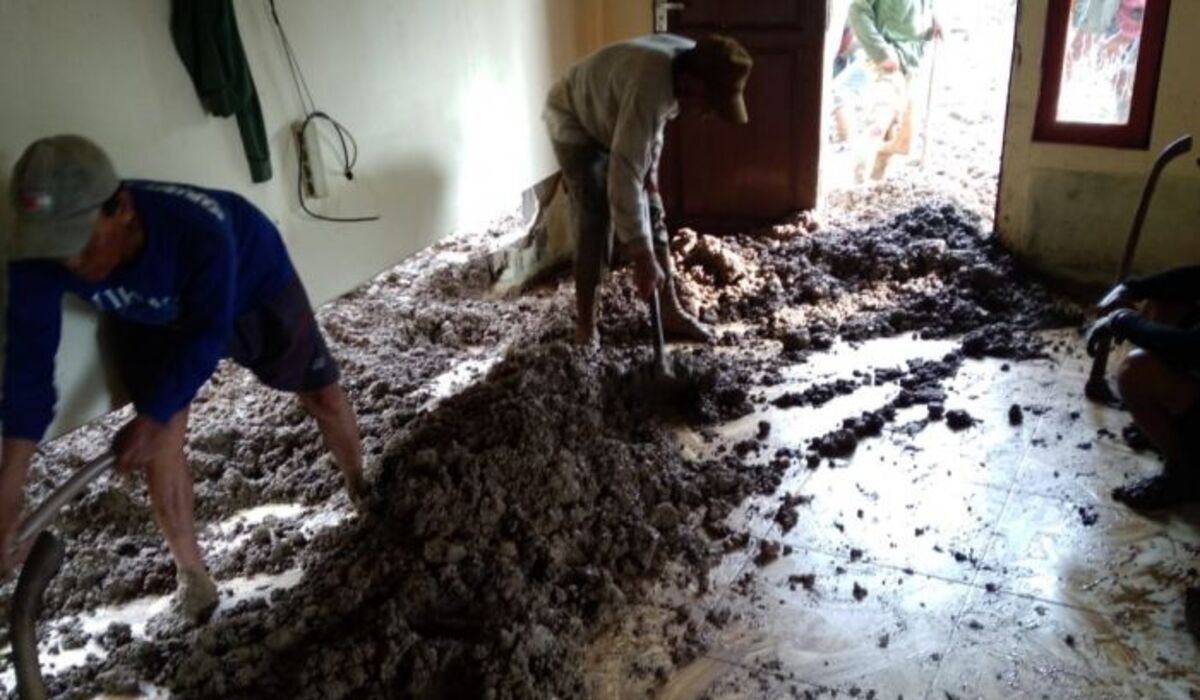 Longsor di Rongga, Jalur Penghubung Bandung Barat-Cianjur Terputus