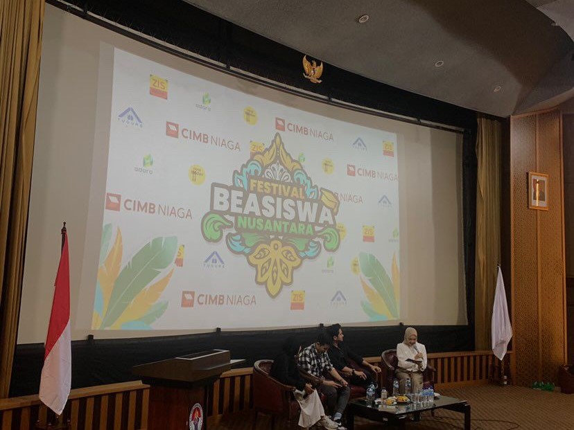 Dengan mengusung tema Elevating Education: Unlocking Futures with Scholarships, Beanusafest diselenggarakan di gedung Kemenpora.