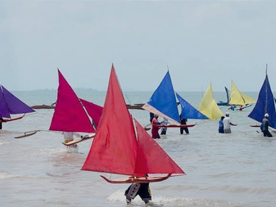 Perlombaan jong sampan pada Selasa (21/11/2023) di Kelurahan Sawang Kecamatan Kundur Barat, Kabupaten Karimun, Provinsi Kepulauan Riau.