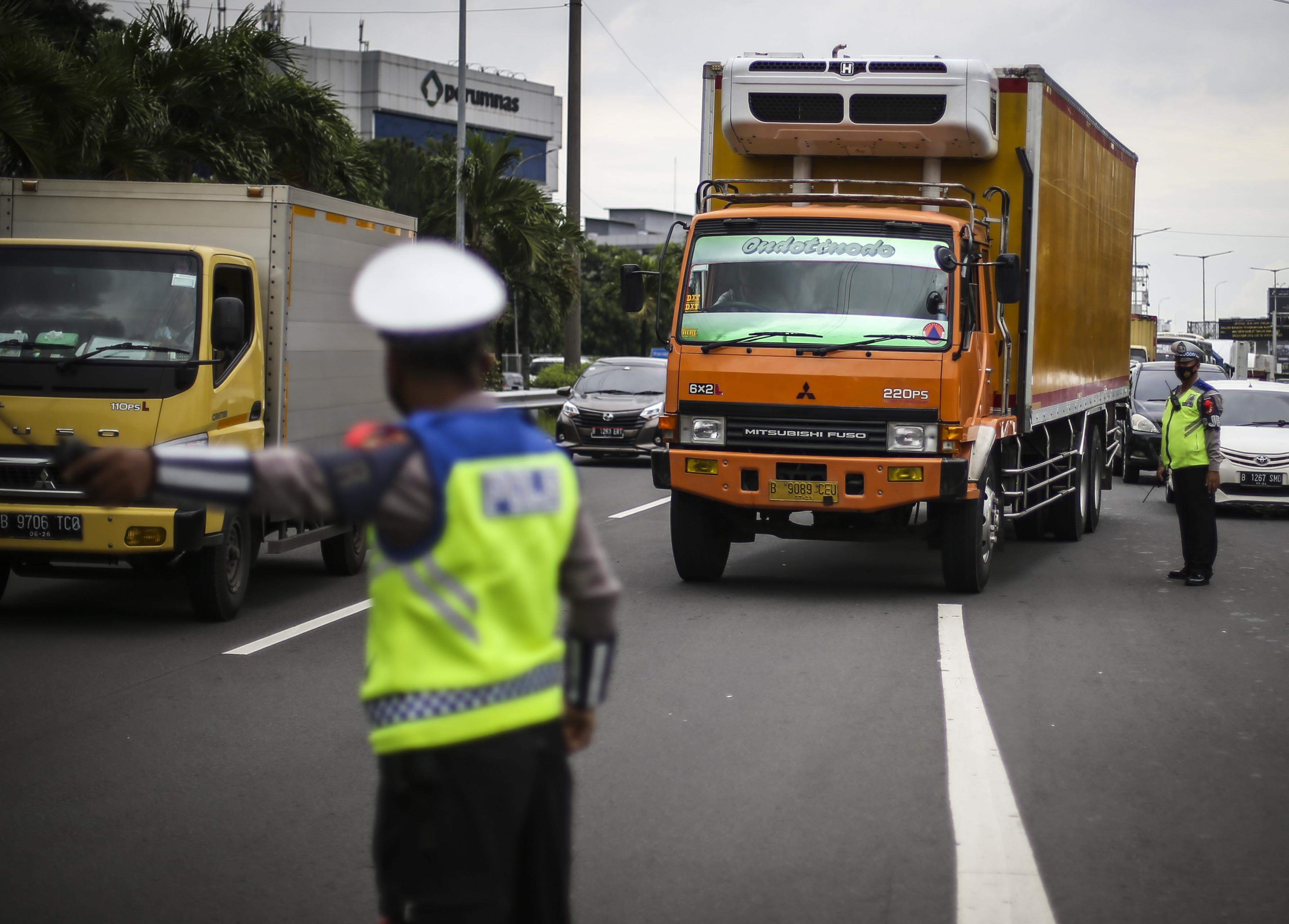 Ilustrasi kendaraan sumbu tiga