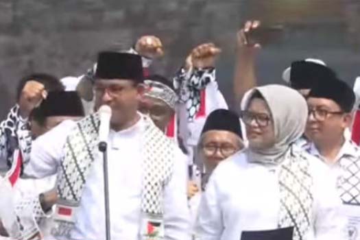 Anies Baswedan (kiri).