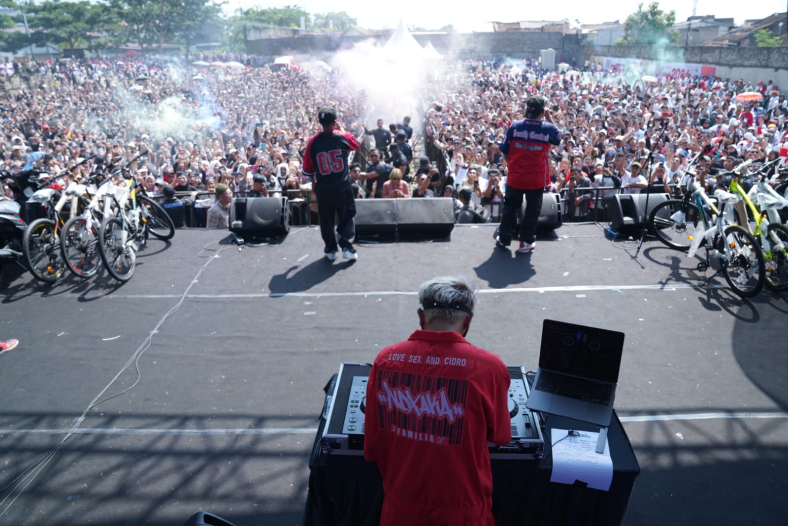 Rekawan Kawan Juang GP menggelar jalan sehat bersama di Kiara Artha Park, Kota Bandung, baru-baru ini.
