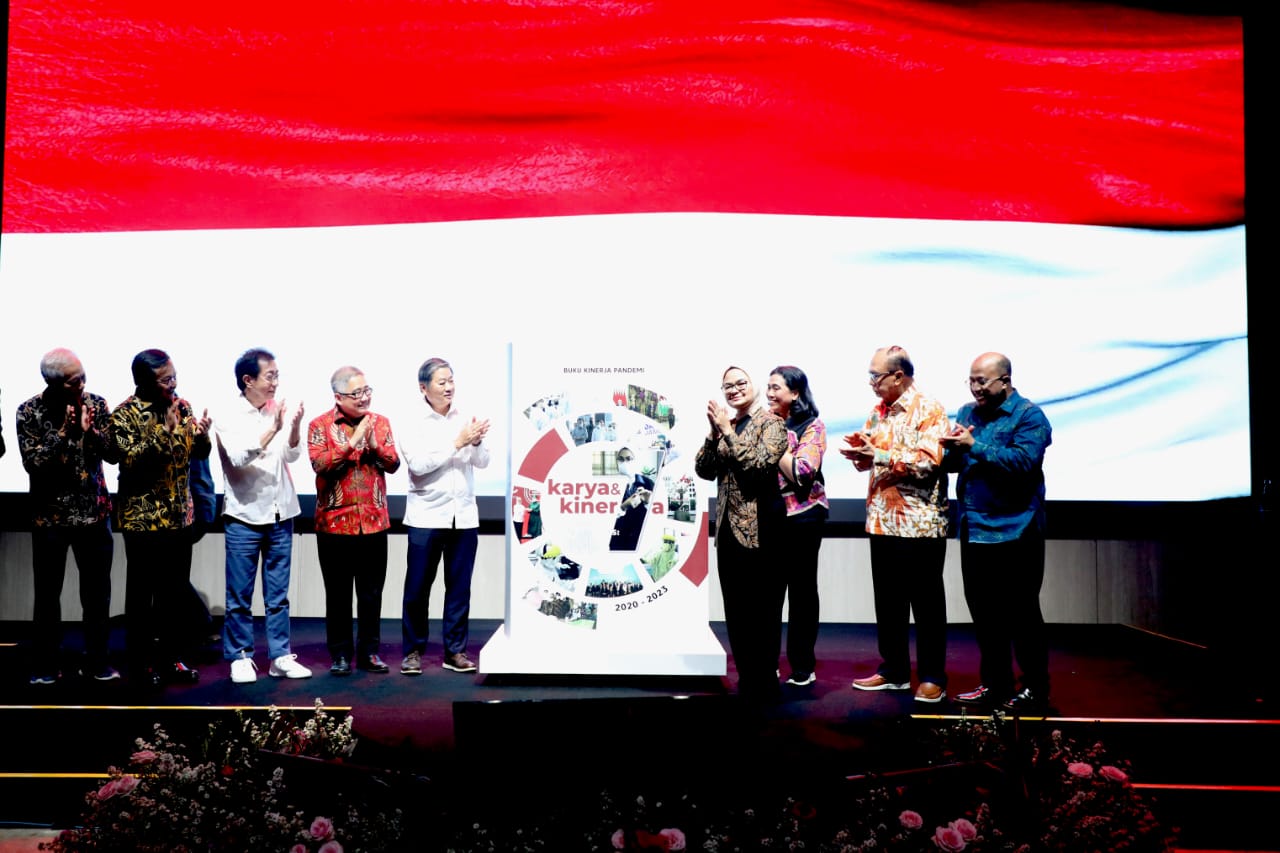 Acara Peluncuran Buku Kinerja “Karya & Kiner7a (dibaca: Kinerja), Melewati Multi Krisis: Pandemi CVovid-19” di Gedung BPOM, Jakarta.