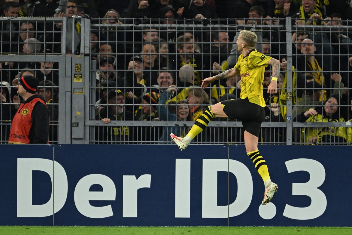 Penyerang Borussia Dortmund Marco Reus melakukan selebrasi usai mencetak gol ke gawang Hoffenheim di laga DFB Pokal.