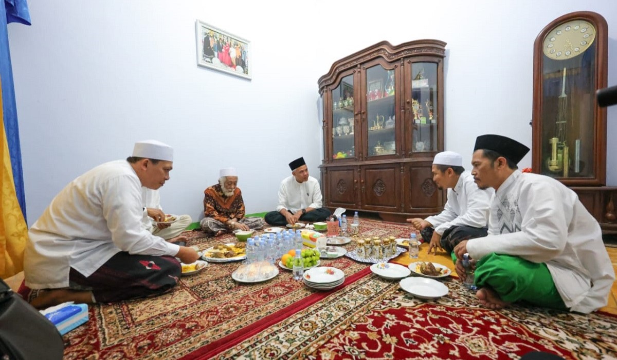 Abuya Muhtadi pesankan persatuan pada Ganjar Pranowo