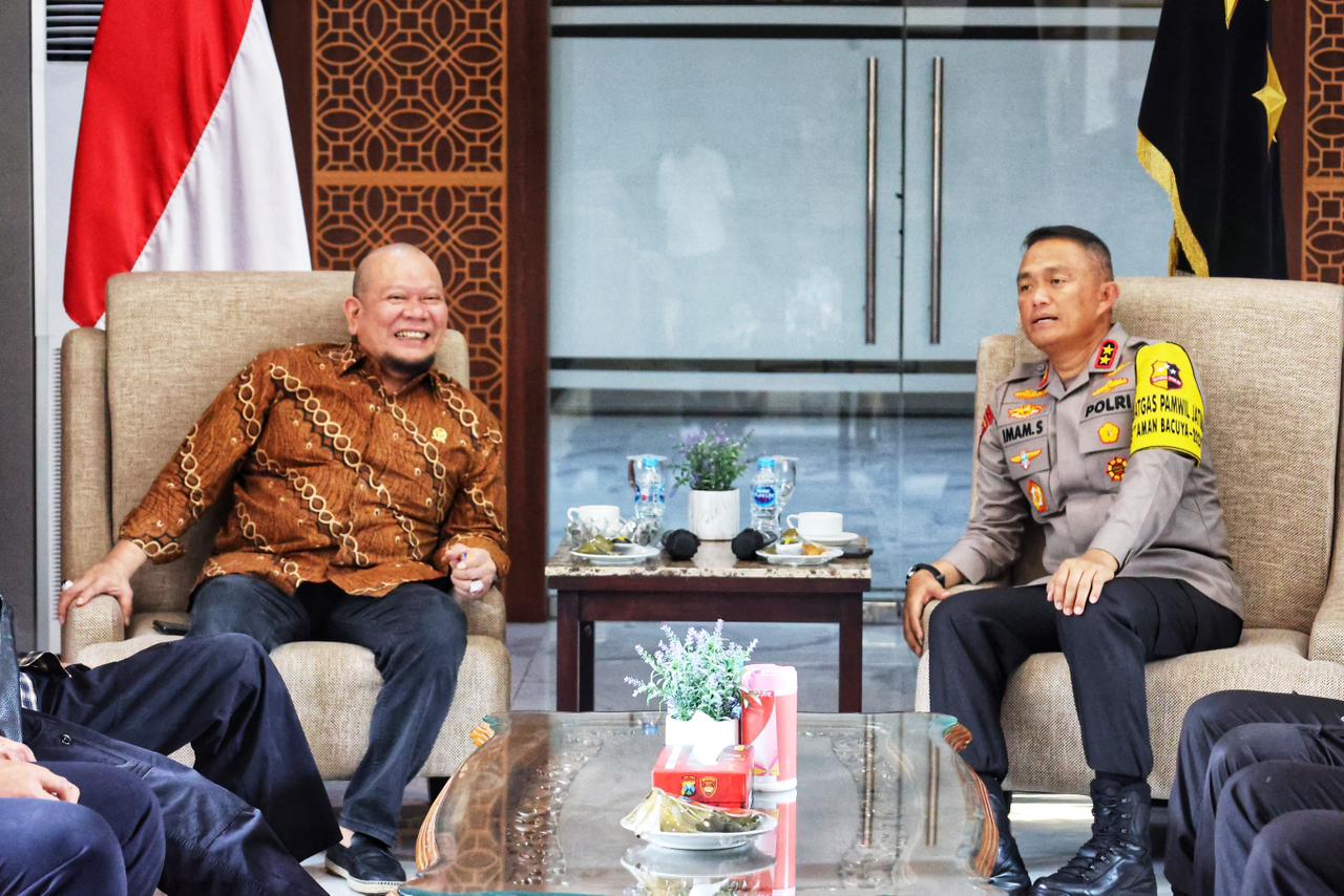 Ketua DPD RI LaNyalla Mahmud Mattalitti bersilaturahim dengan Kapolda Jawa Timur Irjen Imam Sugianto di Surabaya, Jumat (17/11).