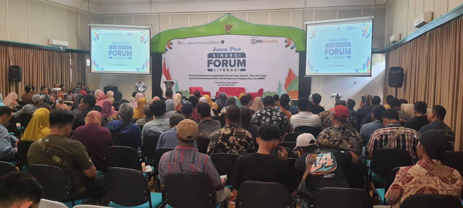 300 Pedagang Pasar Kota Kediri Antusias Ikuti Edukasi dan Literasi Keuangan