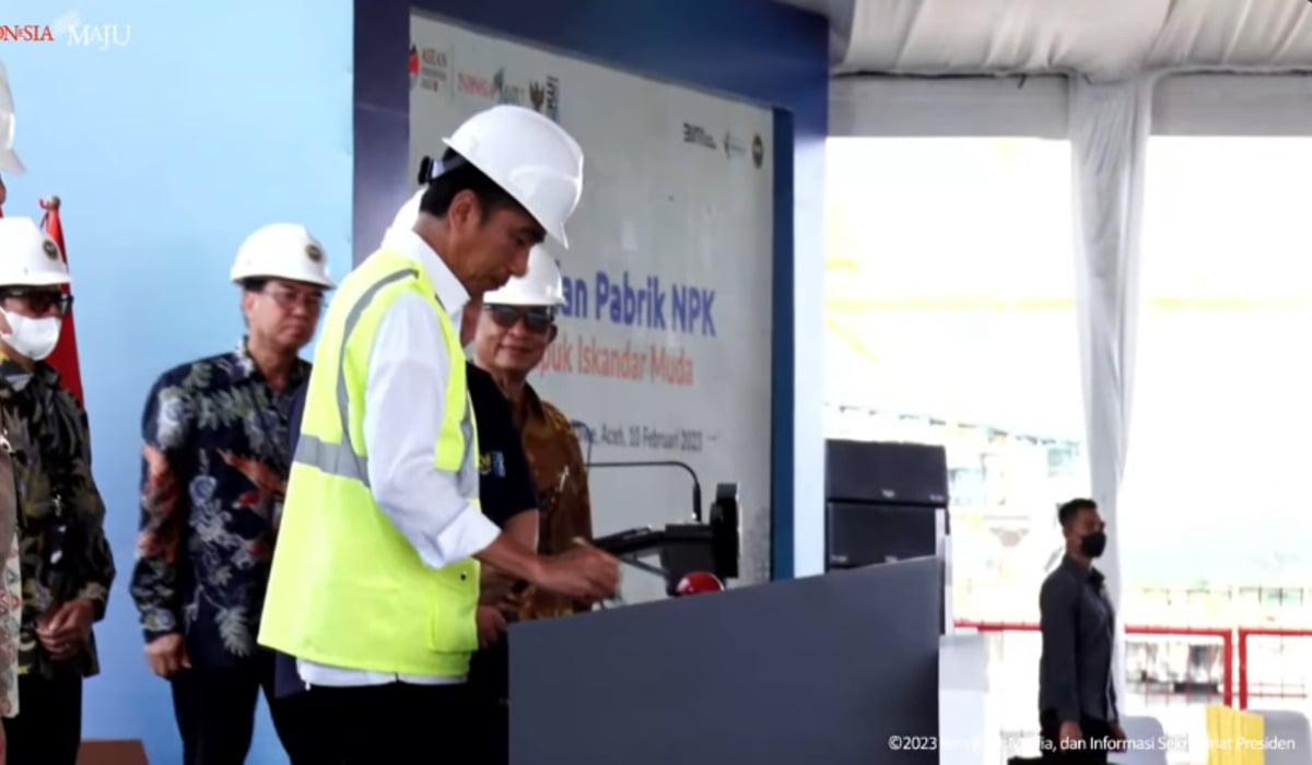 Presiden Joko Widodo melakukan groudbreaking PT Pupuk Kalimantan Timur (PKT).