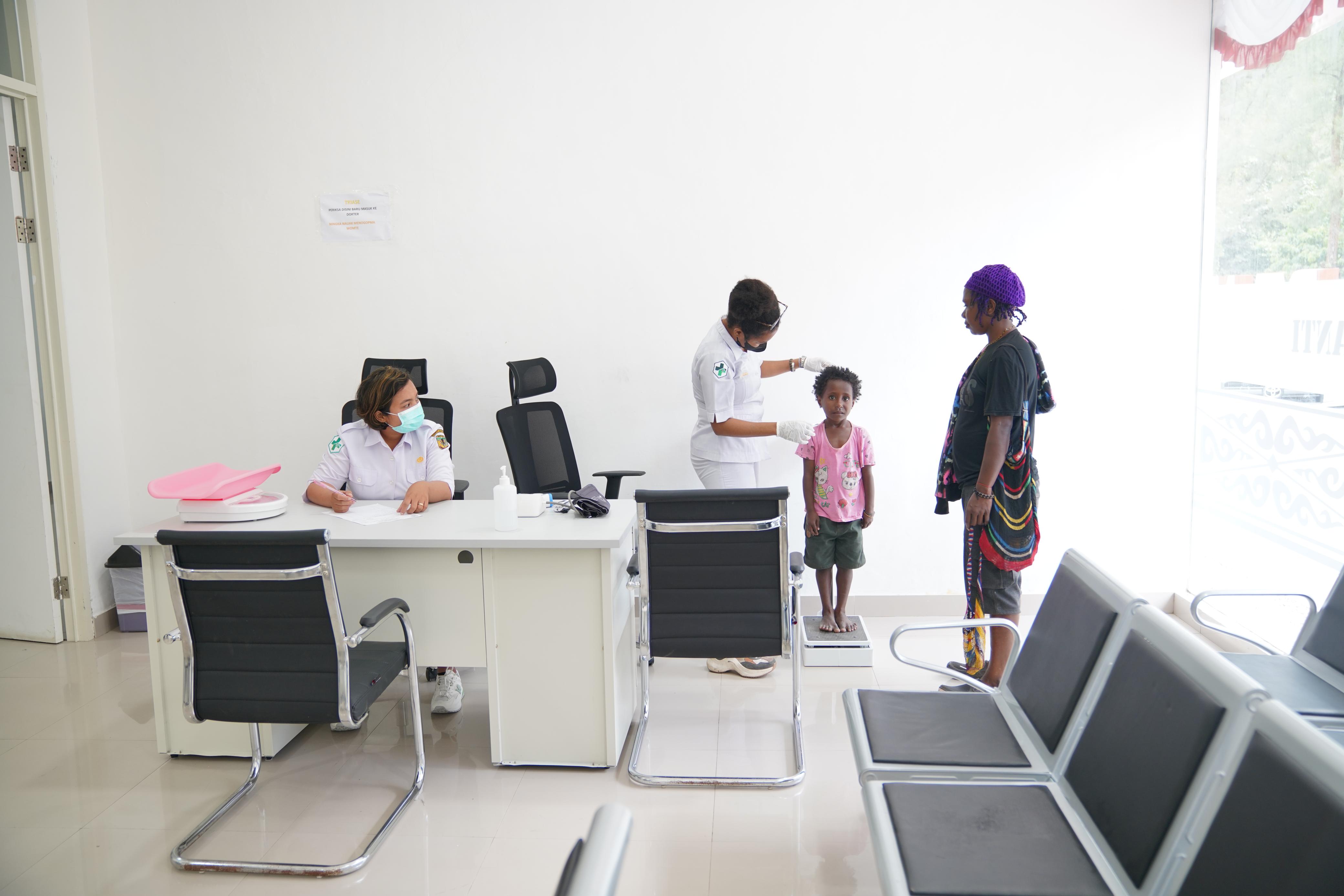 Pelayanan kesehatan di RS Waa Banti yang berlokasi di Distrik Tembagapura.