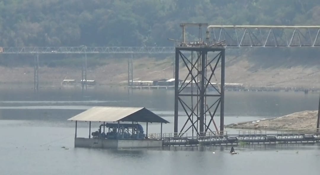 Ilustrasi.Kondisi waduk jatiluhur yang mulai mengalami kekeringan