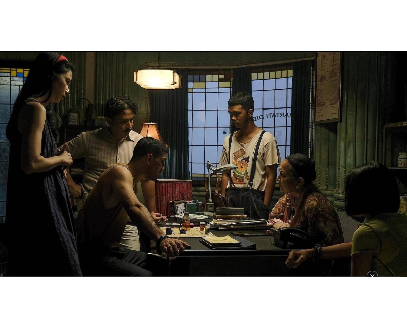 Film ini merupakan adaptasi dari novel detektif berjudul sama karya Sabda Armandio yang terbit pada 2017.