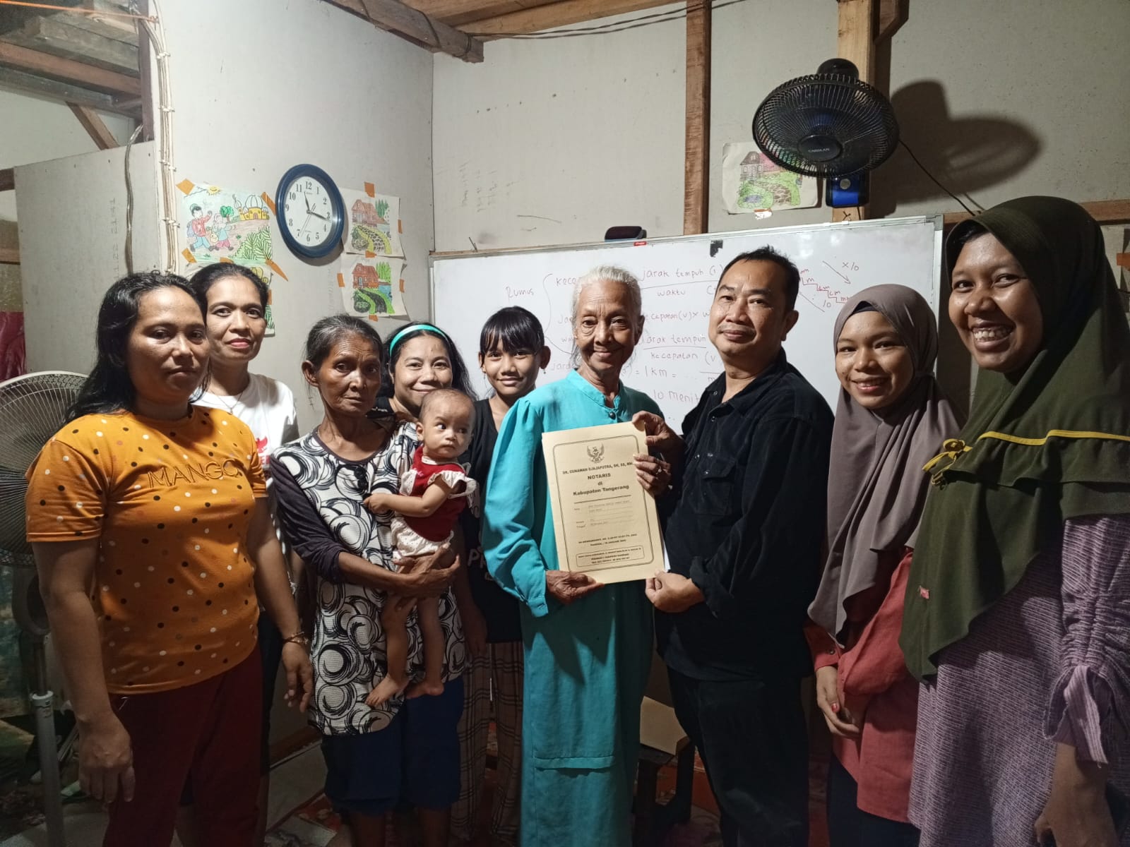 Penyerahan akta pendirian Rumah Belajar Yayasan Cerdas Insani Waduk Pluit.