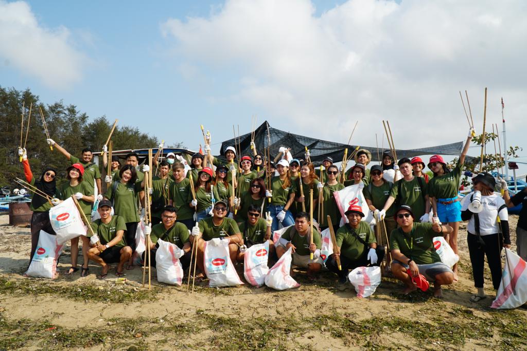  Havaianas dan Seasoldier Bali serta relawan mengadakan acara Beach Cleanup di Pantai Mertasari, Bali, pada Sabtu (28/10) lalu.