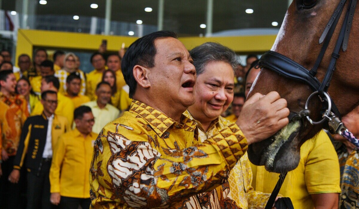 Bakal calon presiden dari Koalisi Indonesia Maju, Prabowo Subianto ( kiri) dan Ketum Golkar yang juga Menko Perekonomian Airlangga Hartarto.