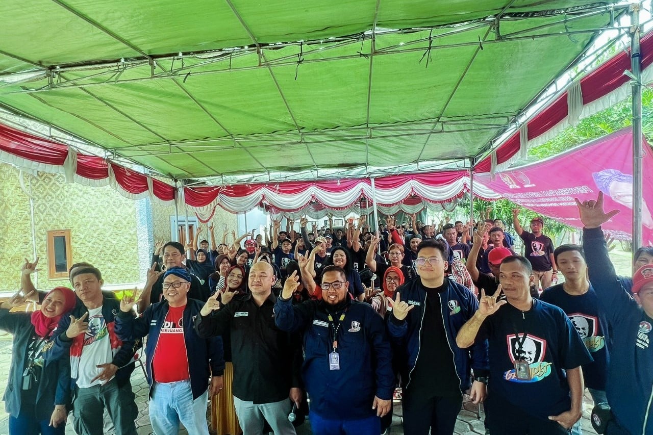 Relawan pendukung Ganjar Pranowo (Ganjarist) se-Provinsi Banten melakukan kegiatan konsolidasi untuk kemenangan Pemilu 2024.