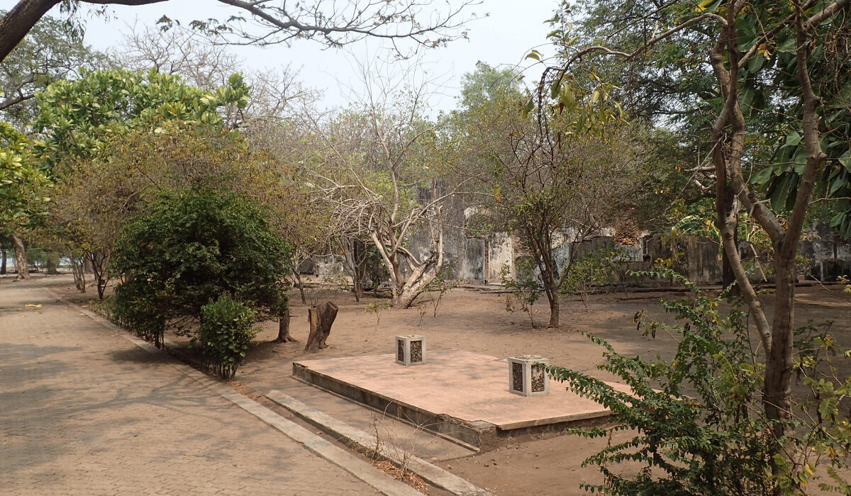 Taman Arkeologi Onrust, kawasan wisata sejarah yang mencakup beberapa pulau dengan berpusat di Pulau Onrust.