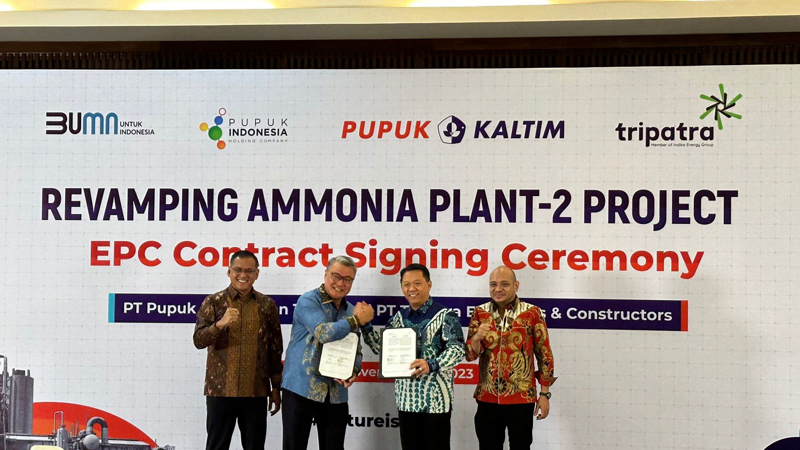 Penandatanganan kerja sama Pembaruan Pabrik Amonia-2 antara Tripatra dan Pupuk Kaltim di Jakarta.