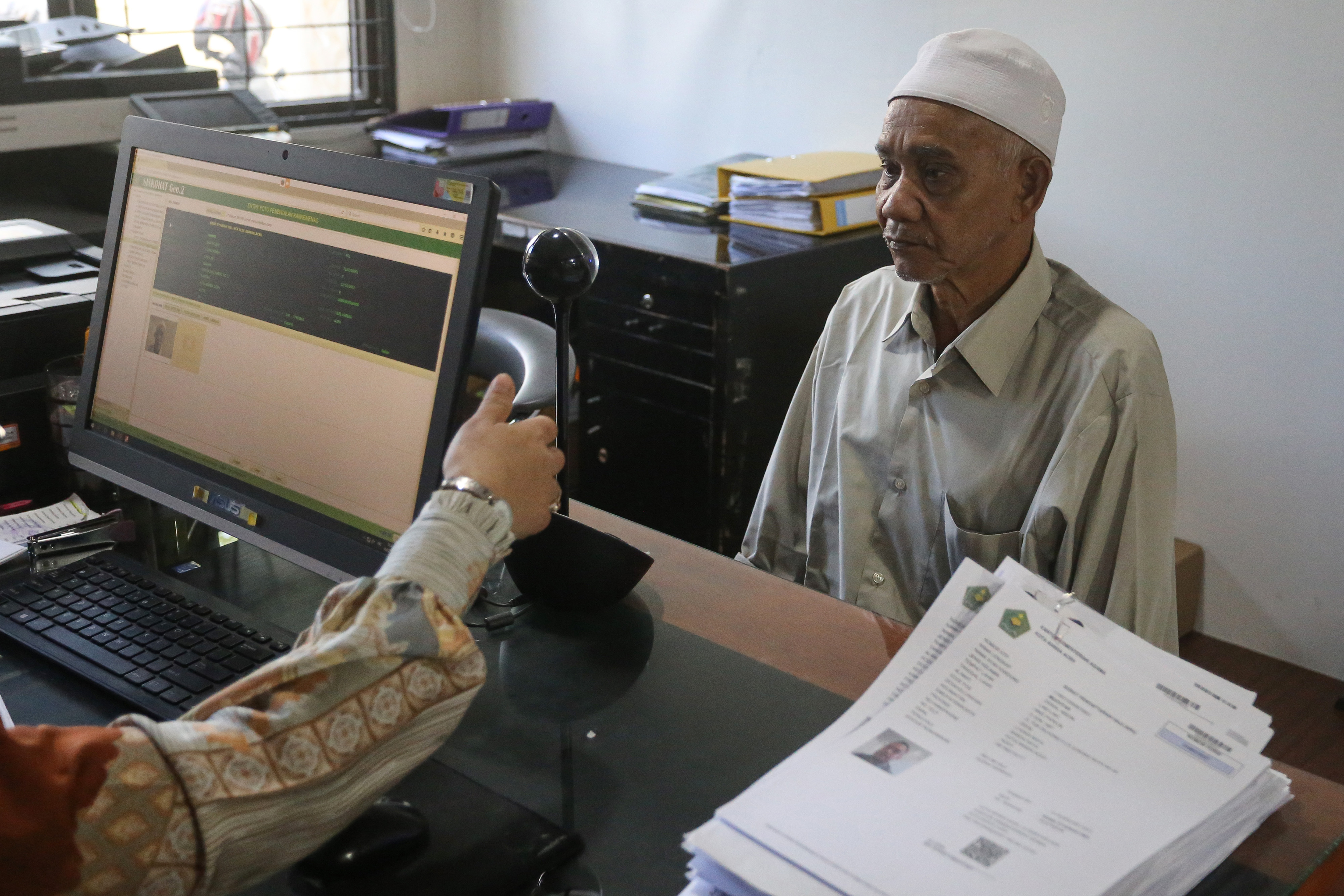 Petugas Pelayanan Pendaftaran Haji Kemenag Kota Banda Aceh 