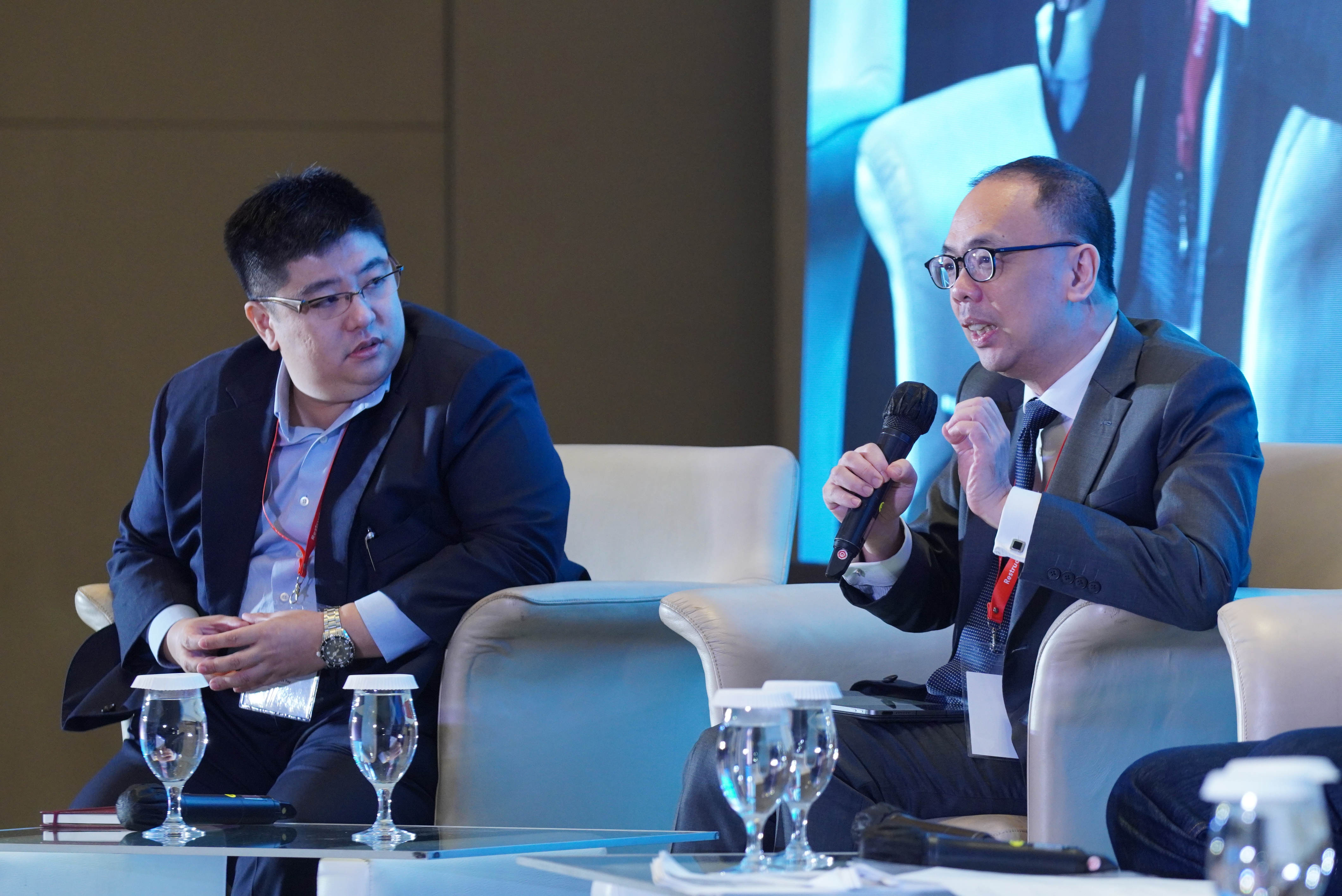 Dunia usaha butuh iklim bisnis yang kondusif. 