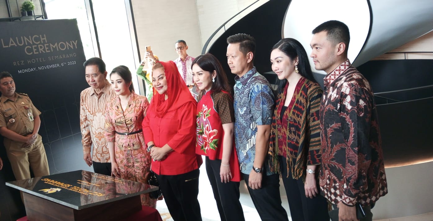  Wali Kota Semarang Ir. Hj. Hevearita Gunaryati Rahayu M. Sos melakukan peresmian pembukaan REZ Hotel Semarang pada senin (6/11/2023) 