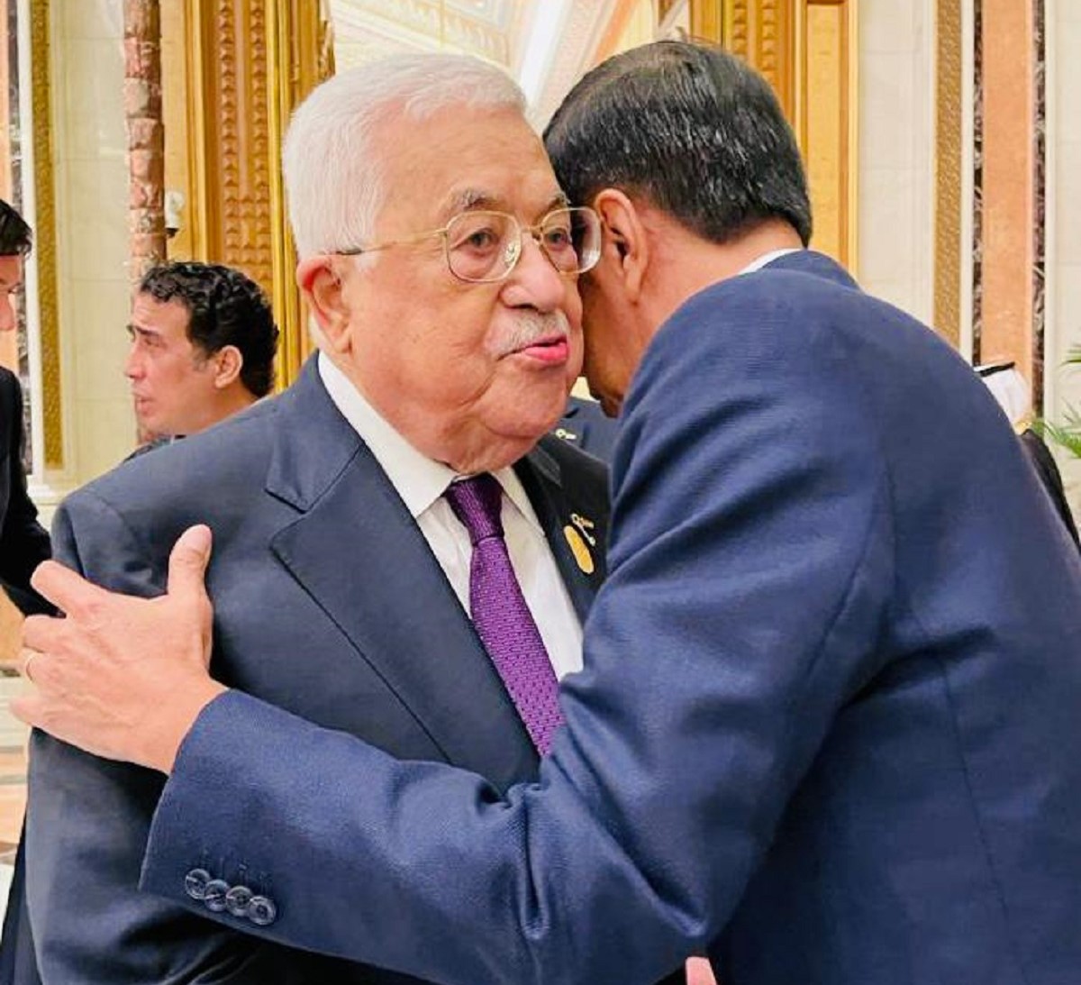 Presiden tampak menyampaikan keprihatinan atas peristiwa kemanusian di Palestina. 