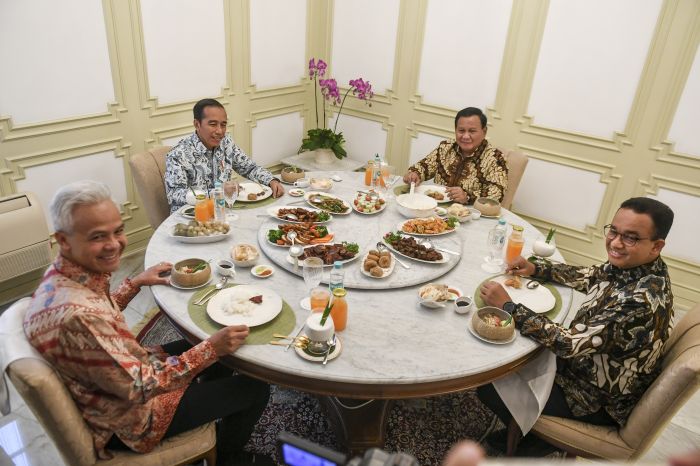 Presiden Joko Widodo makan siang bersama dengan tiga Bacapres 2024