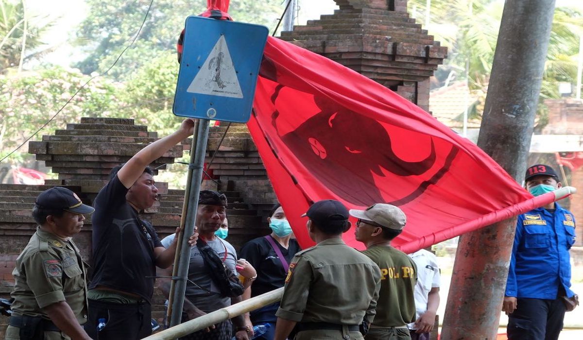 Penertiban APK partai politik