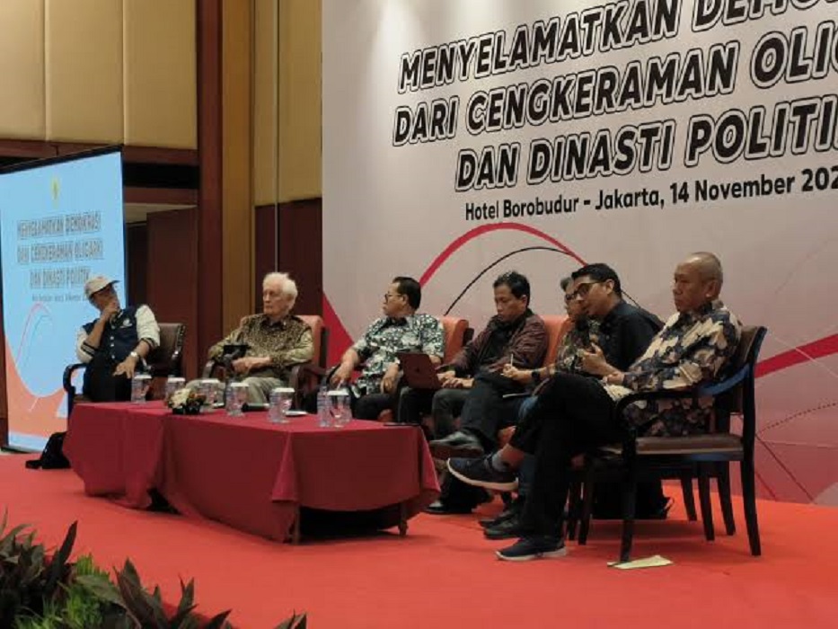 Romo Magnis dalam diskusi Menyelamatkan Demokrasi dari Cengkeraman Oligarki dan Dinasti Politik