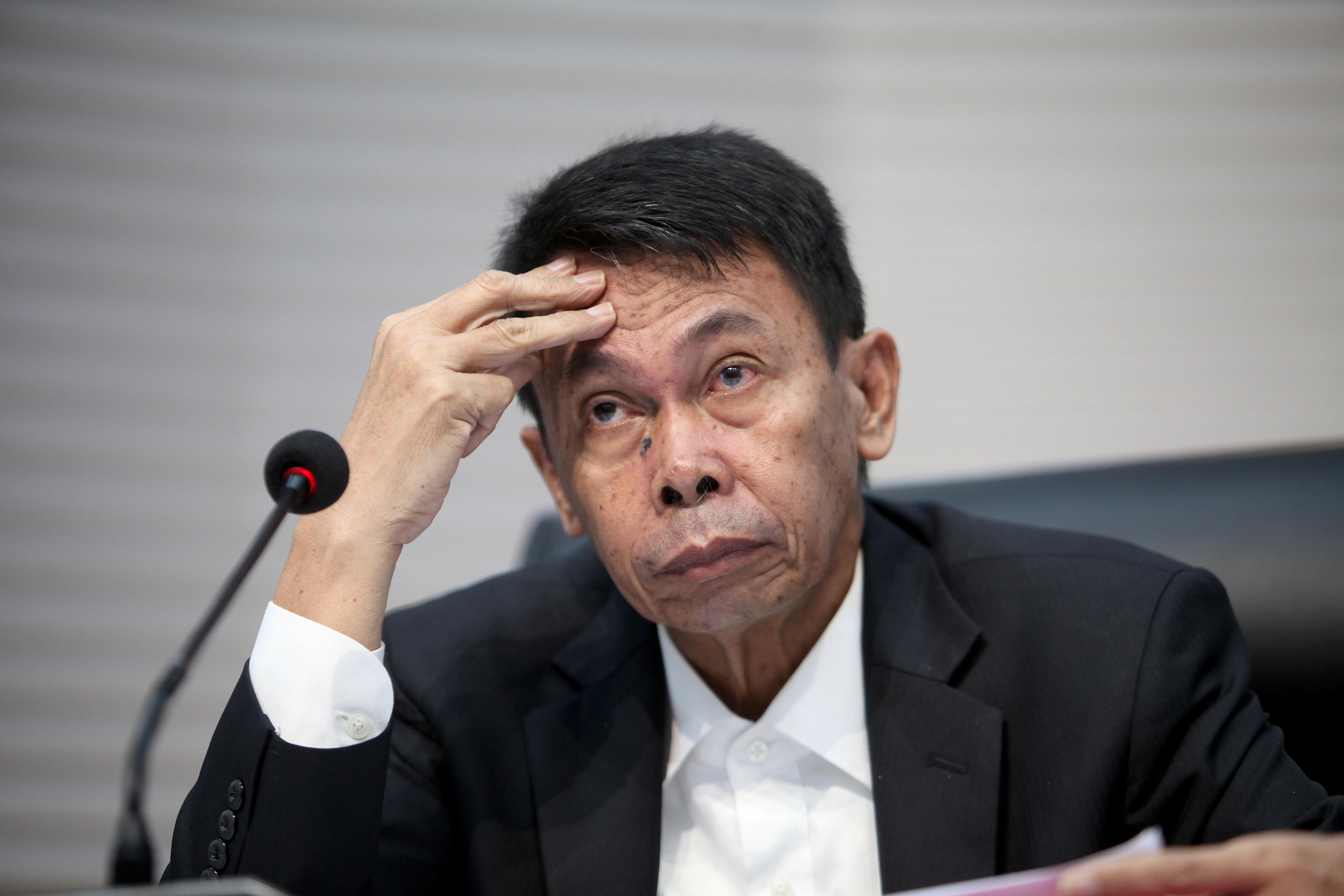  Ketua Komisi Pemberantasan Korupsi (KPK) sementara Nawawi Pomolango menjawab pertanyaan wartawan