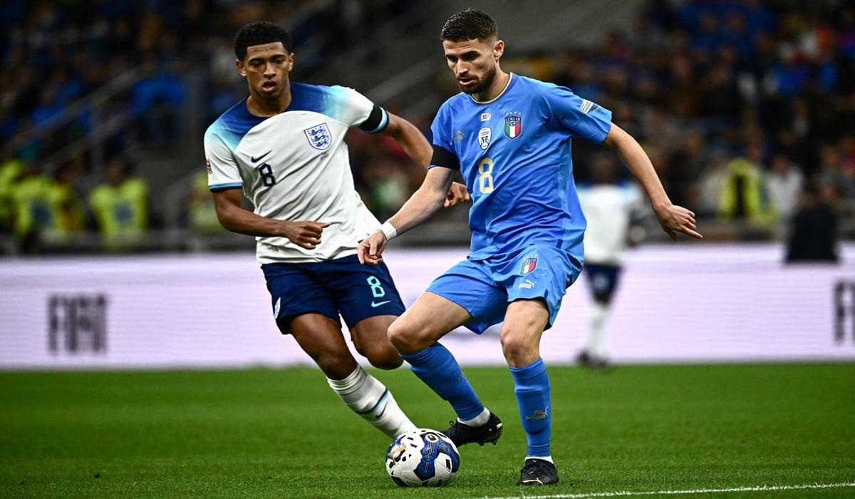 Gelandang timnas Italia Jorginho (kanan)