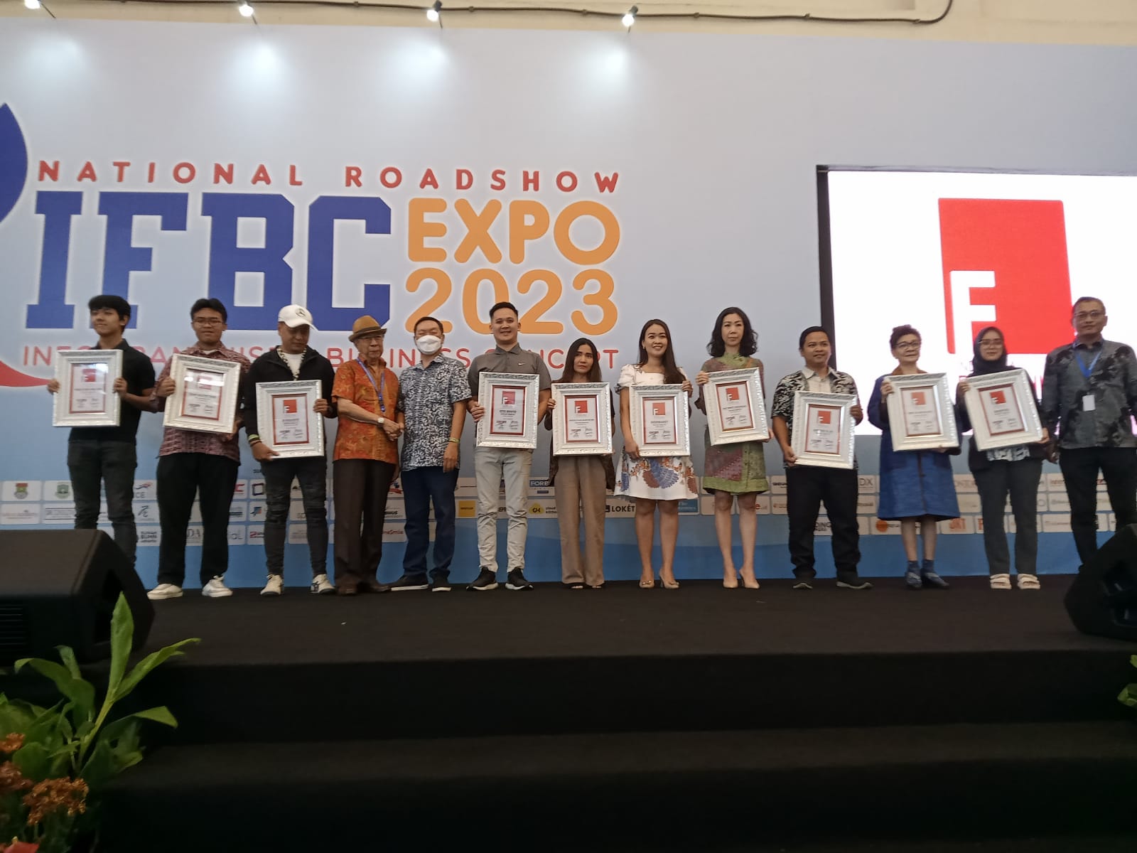 Pemberian penghargaan untuk pelaku usaha waralaba di IFBC 2023