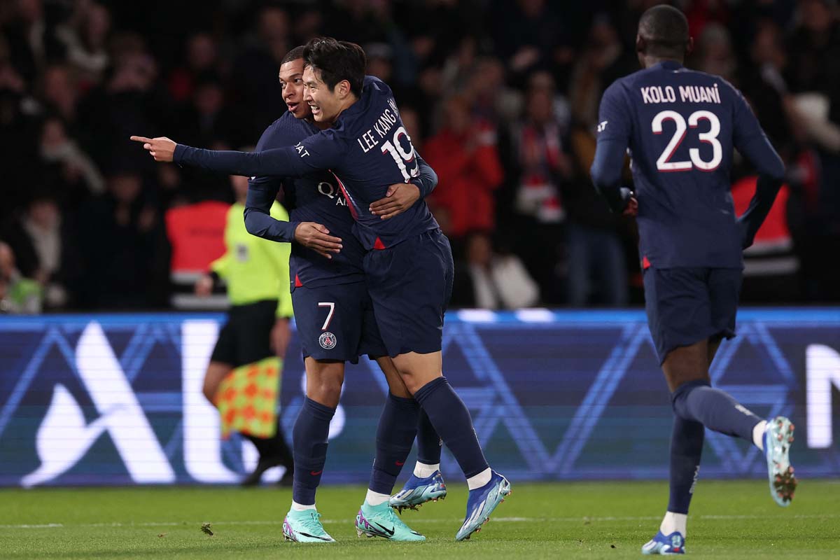 PSG berhasil mengalahkan Montpellier 3-0 dan memuncaki klasemen Ligue 1.