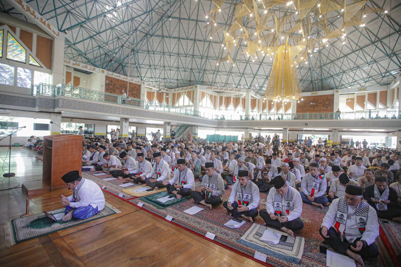 Pejabat dan warga Kota Bandung menggelar doa untuk Palestina