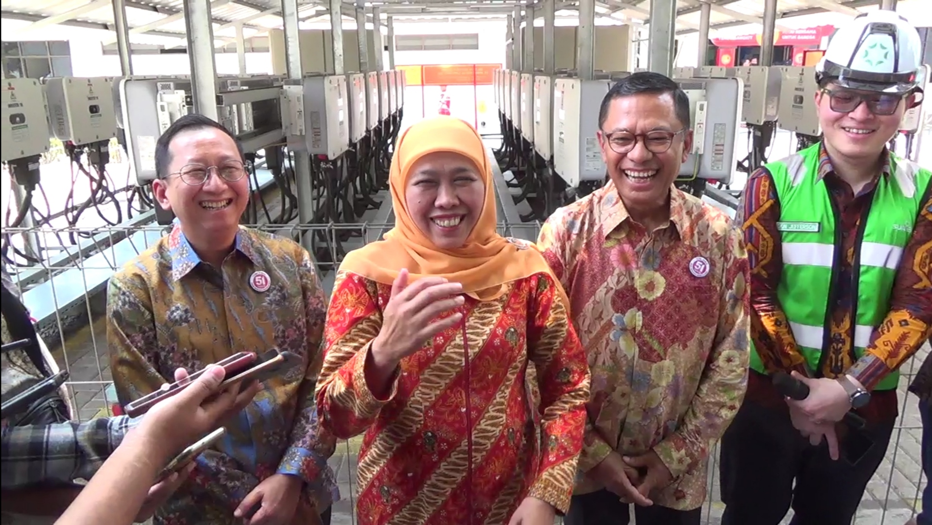 Khofifah dan Pakde Karwo Berikan Dukungan ke Prabowo-Gibran