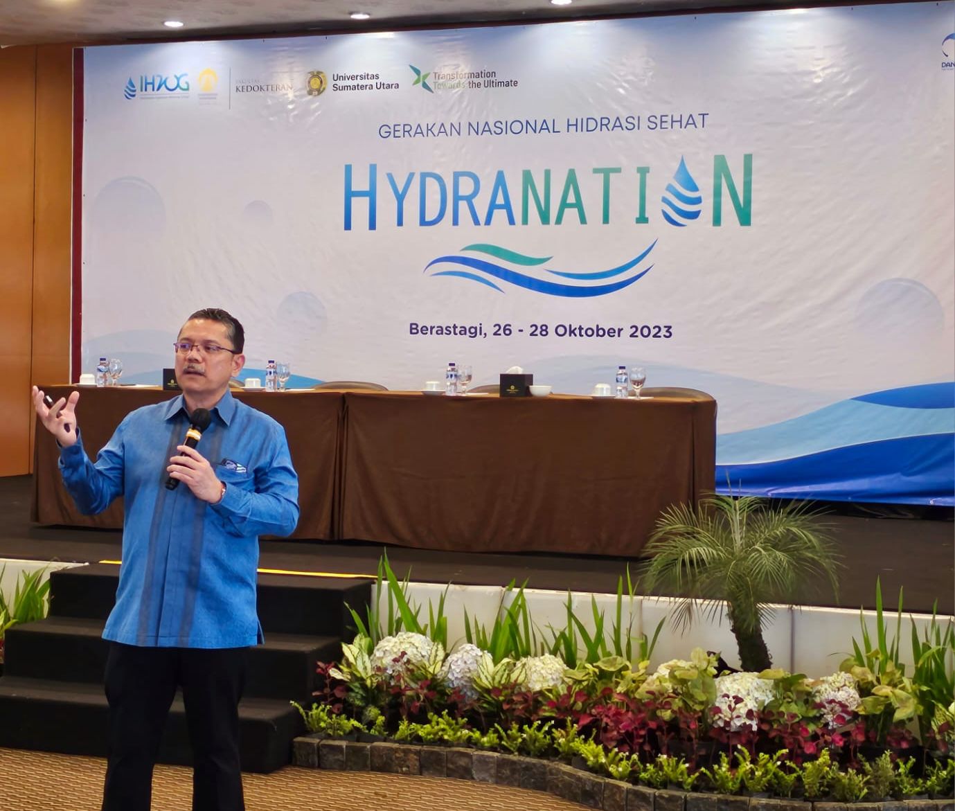 Dekan FKUI Prof. Dr. dr Ari Fahrial Syam, SpPDd, pada kegiatan Hydranation: Gerakan Nasional Hidrasi Sehat di Berastagi, Sumut.