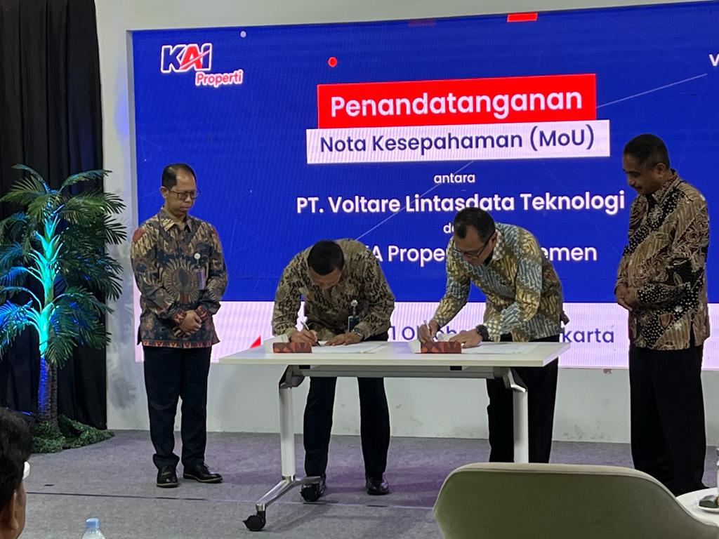 Acara penandatangan MoU antara PT KA Properti Manajemen dan T Voltare Lintasdata Teknologi di Jakarta.