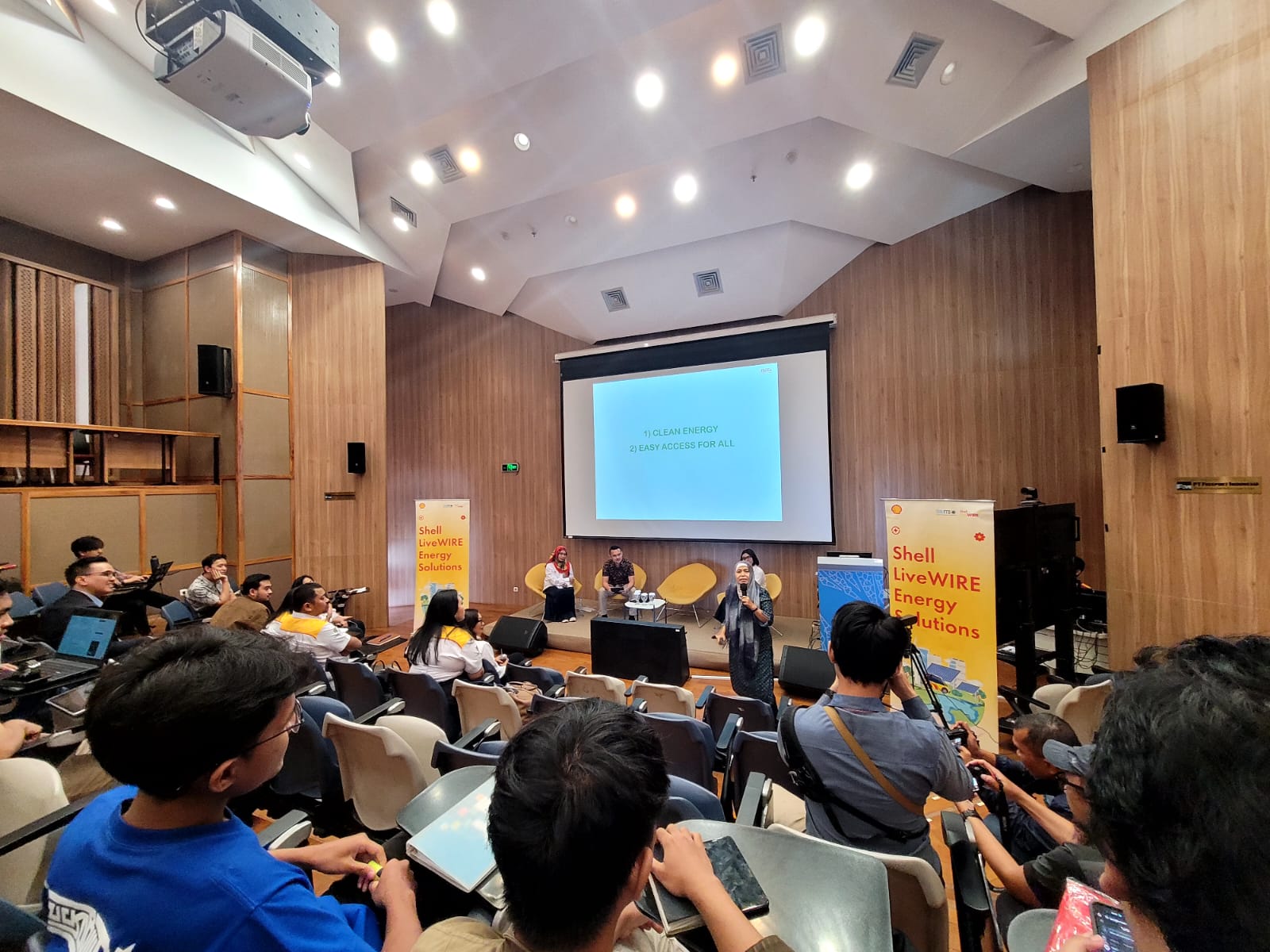 Sejumlah peserta mengikuti pelatihan kewirausahaan yang digelar SBM ITB bersama Shell