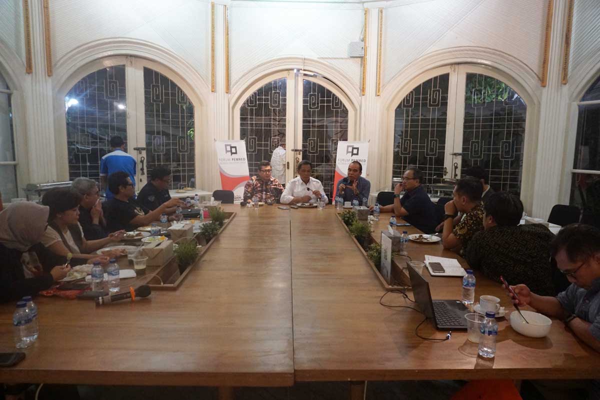 Forum Pemimpin Redaksi Indonesia (Forum Pemred) meminta Joko Widodo menghentikan berbagai manuvernya jelang Pemilu 2024.