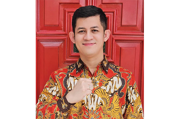 Sumardiansyah Perdana Kusuma Ketua Departemen Penelitian dan Pengabdian Masyarakat PB PGRI, Presiden Asosiasi Guru Sejarah Indonesia, Direkt