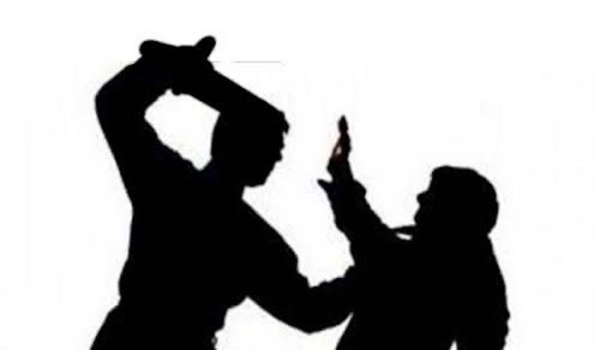 Ilustrasi pembacokan warga sipil oleh anggota gengster