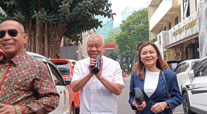 Alex Tirta tiba di Polda Metro Jaya jam 09.28 WIB untuk pemeriksaan dugaan pemerasan terhadap SYL oleh pimpinan KPK.