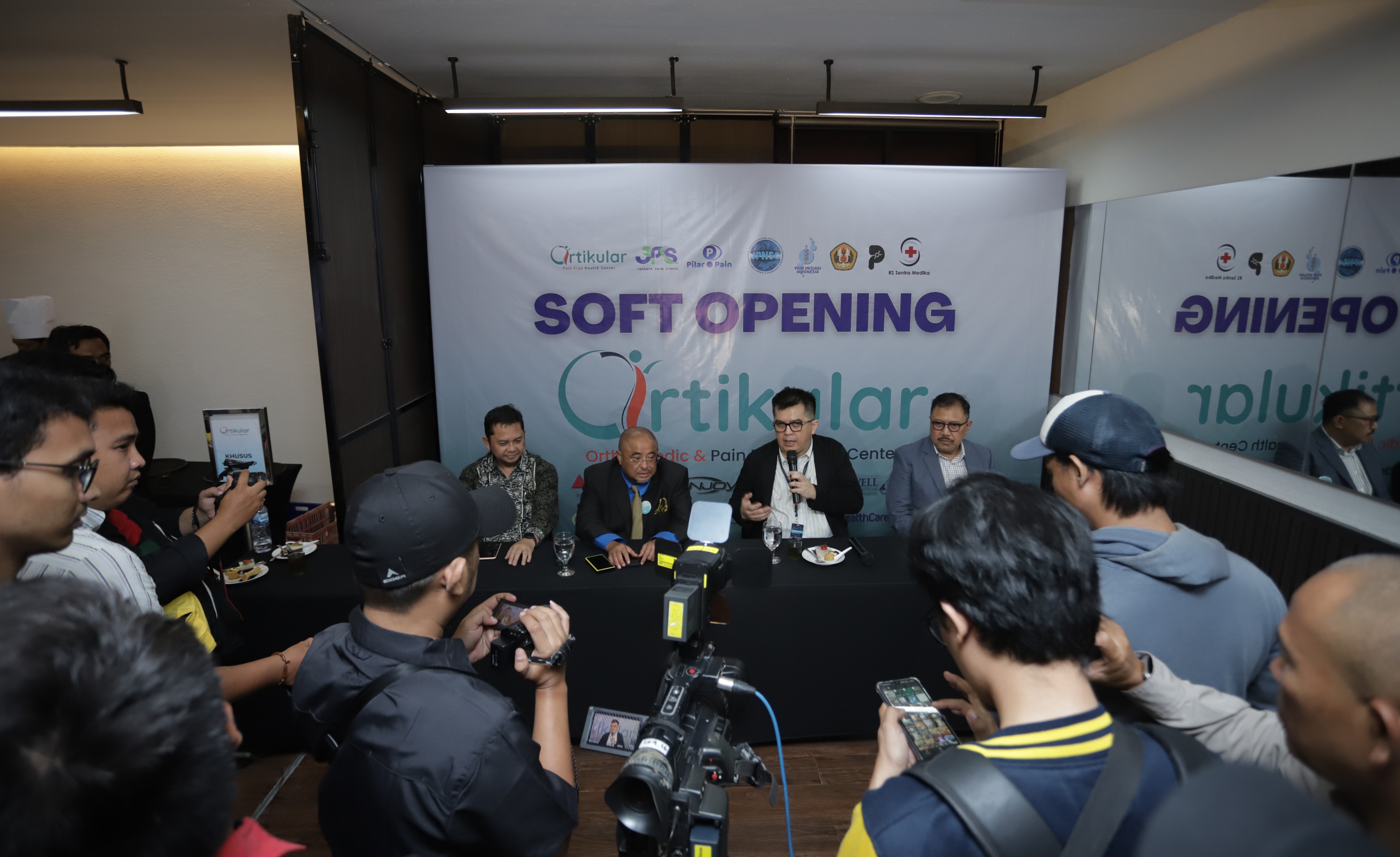 Pembukaan Artikular Klinik.