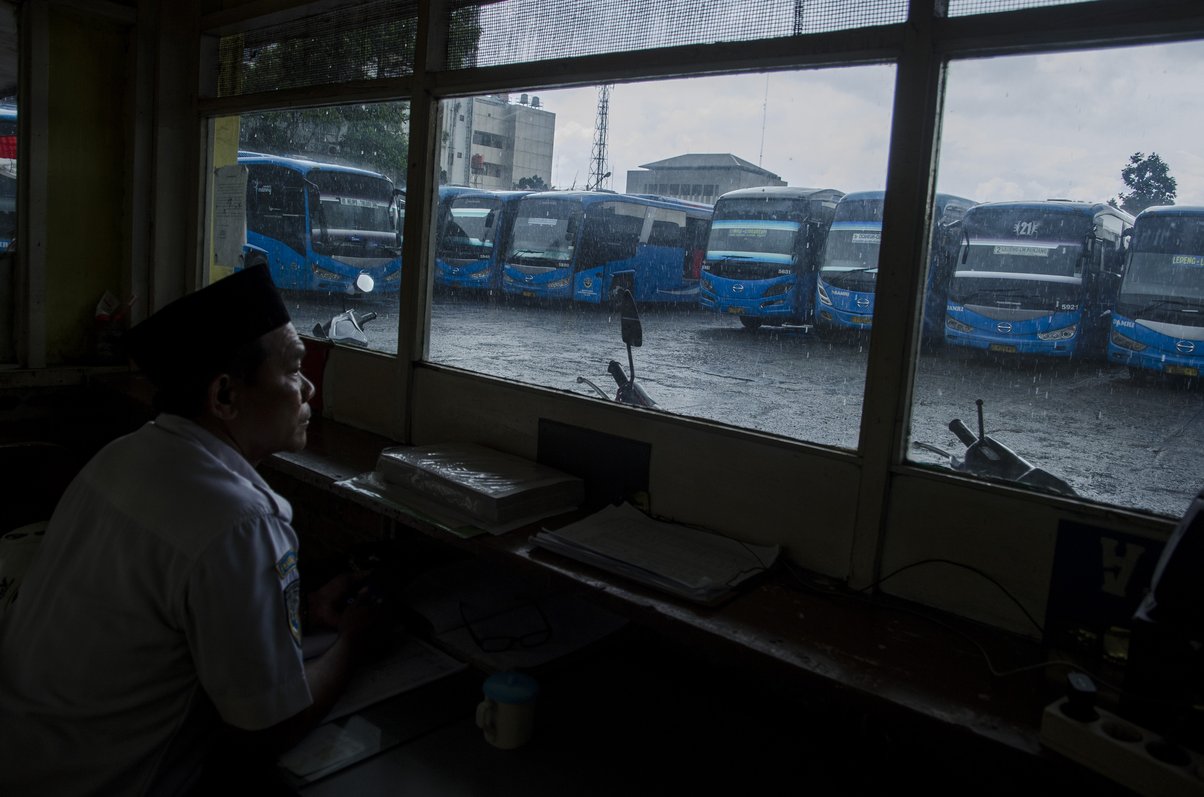 Sejumlah bus Damri disiapkan untuk mengangkut penonton Piala Dunia U-17