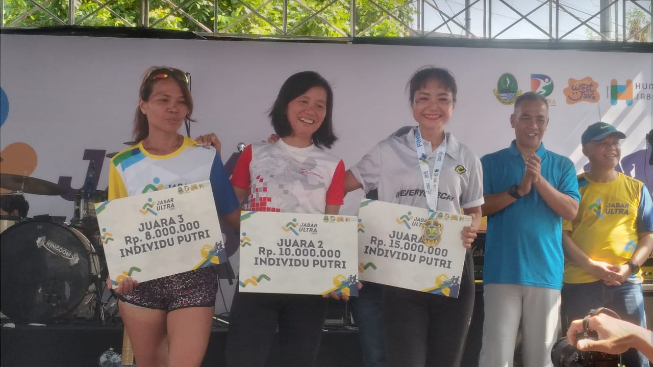 Pemenang lomba lari maraton Jabar Ultra 2023